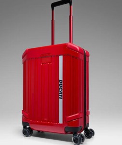 Trolley da cabina rigido a 4 ruote PIQUADRO-DUCATI, dotato di lucchetto TSA con porte USB e USB Type C, compatibile con Ryanair Foto prodotto